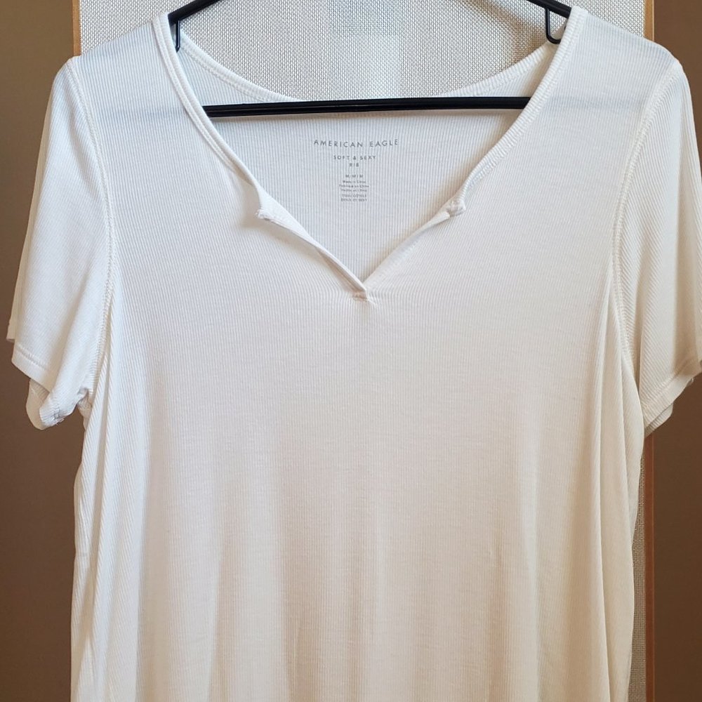 American Eagle Ribbed White T-Shirt. Size: M